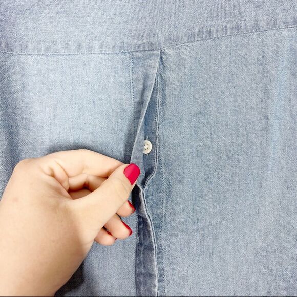 Theory | 100% Cotton Ofeliah V-Neck Chambray Blouse Size Small - Picture 4 of 6